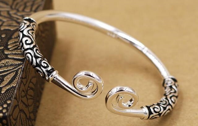 属狗可以戴银镯吗，适合戴银镯子的属相