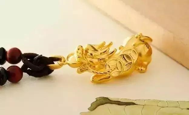 7年属蛇能戴金饰吗，属蛇戴金项链可以吗"