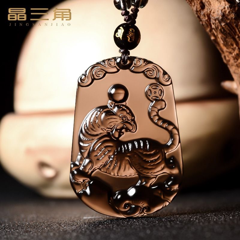 属虎女适合佩戴什么吊坠，属虎的适合佩戴大象吊坠嘛