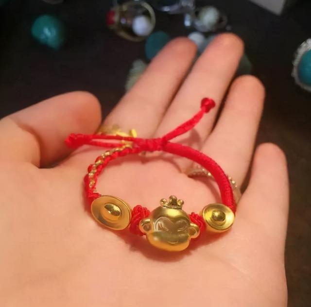 属兔的适合佩戴黄金吗，属兔的人能带金