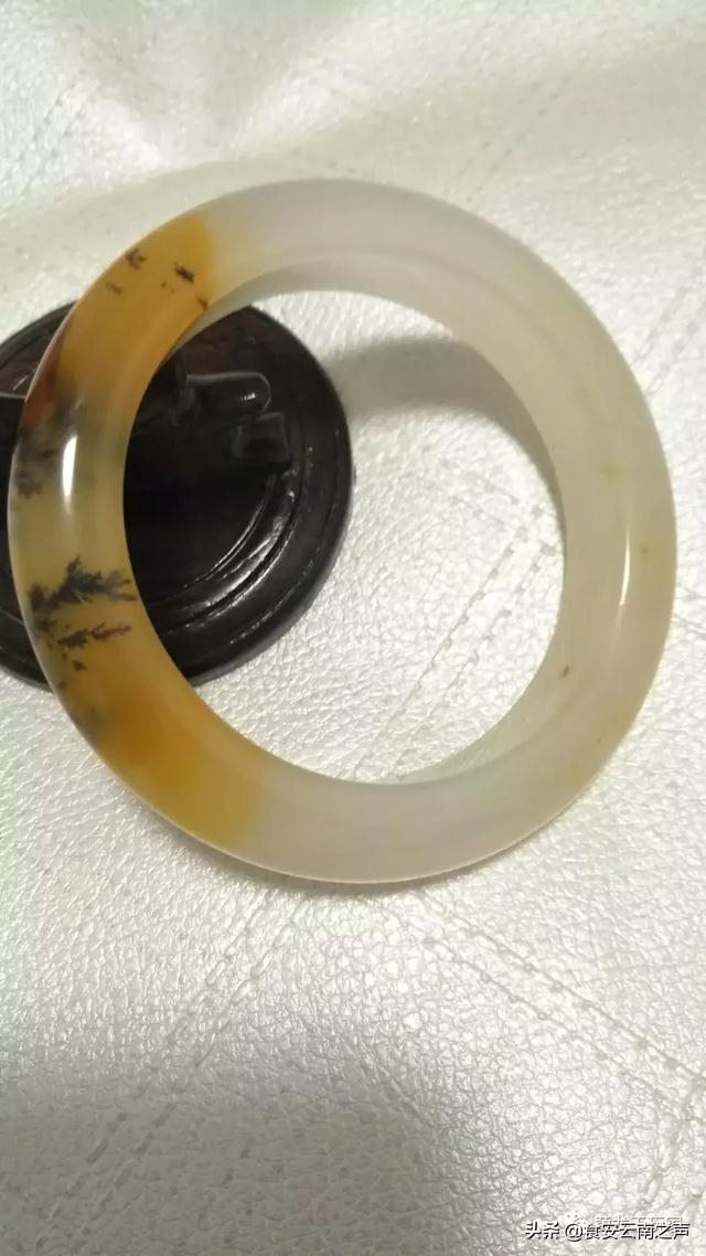 属狗的女人戴银手镯好不好，属狗的带金刚杵手镯好吗