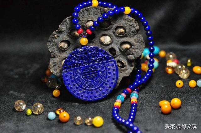 属蛇人适合戴什么吊坠，属蛇人佩戴什么旺自己