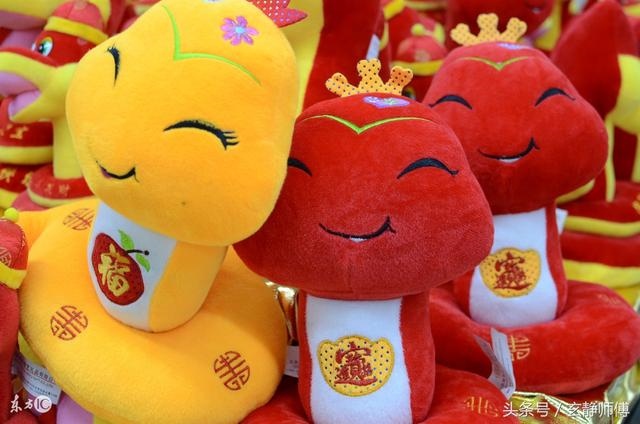 属蛇的怎么都是晚婚,金牛男选老婆