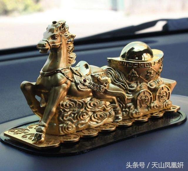 属龙88年车内摆件，属龙的车里摆放什么吉利