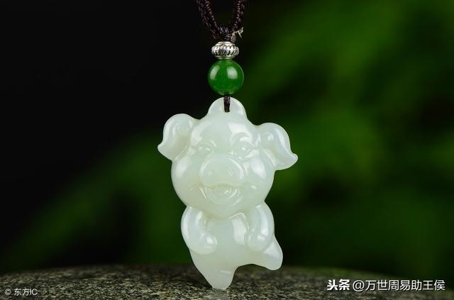 属马适合戴什么玉器好，属马佩戴什么玉器更好