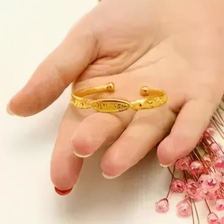 属兔的适合佩戴黄金吗，属兔的人能带金