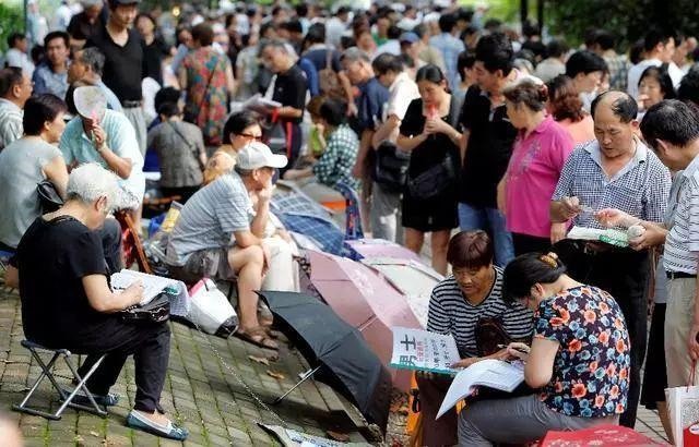 属羊人和属蛇人合不合财，羊和羊相配婚姻如何