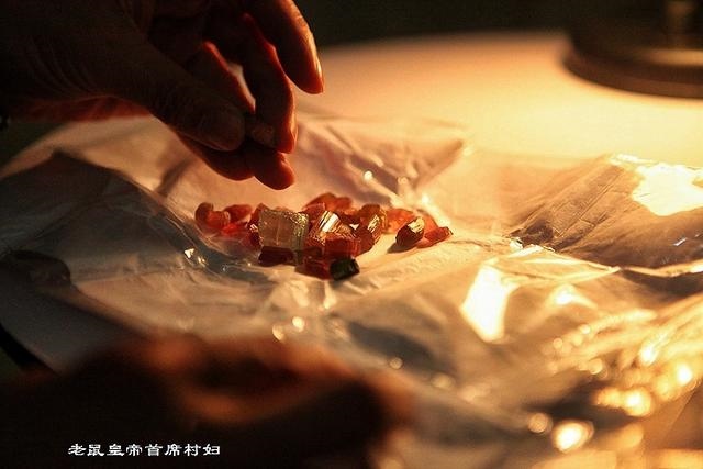 女孩子戴青金石寓意，青金石代表什么寓意