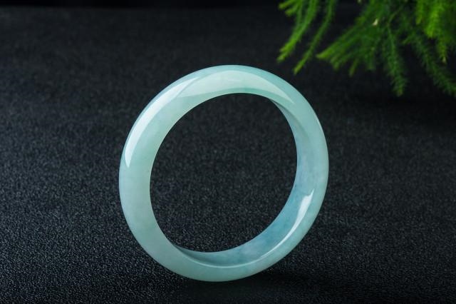 属虎戴玉有什么讲究，属虎人一生佩戴什么好