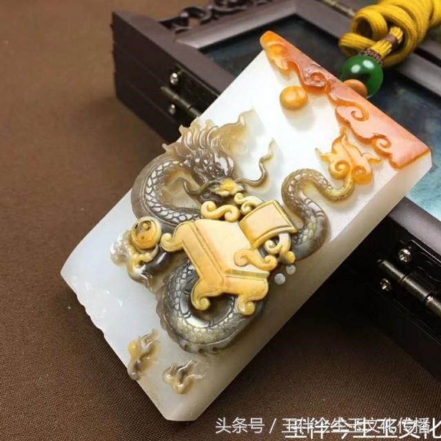 4年属虎带什么玉吊坠更好，男士带什么玉吊坠好"