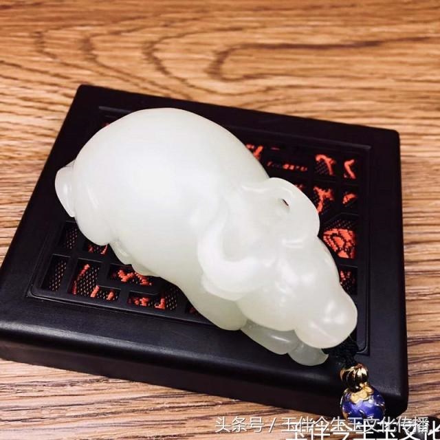 4年属虎带什么玉吊坠更好，男士带什么玉吊坠好"