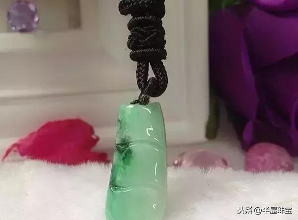 属蛇的适合带鹿的饰品吗，属蛇带什么招财转运