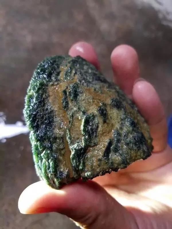 男人佩戴什么保平安健康，男人戴什么招财转运辟邪