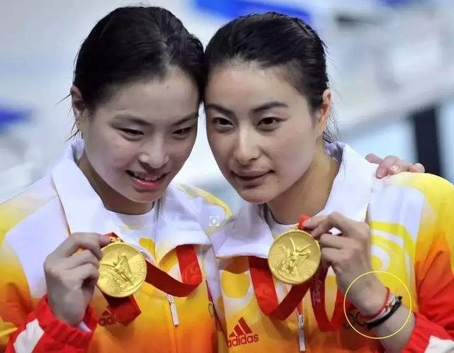 属蛇的女人戴什么手链，属蛇的戴什么提升运气