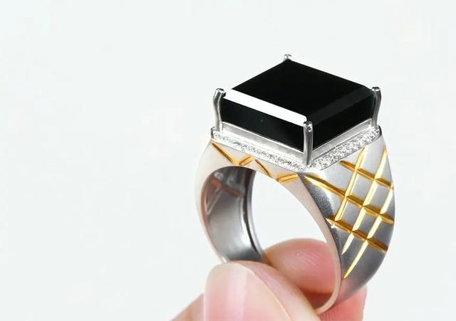 男人佩戴什么保平安健康，男人戴什么招财转运辟邪