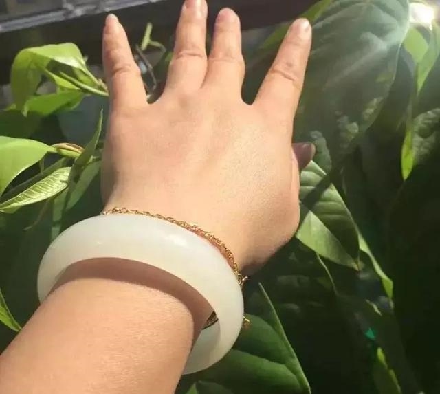 三种女人不适合戴和田玉，和田青玉为什么那么便宜