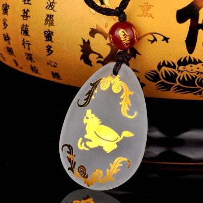 属虎的人适合戴什么吊坠好，为什么属虎的人不能佩戴貔貅