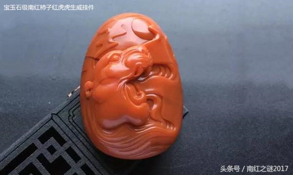 属虎的女人能不能戴南红，什么人适合戴南红