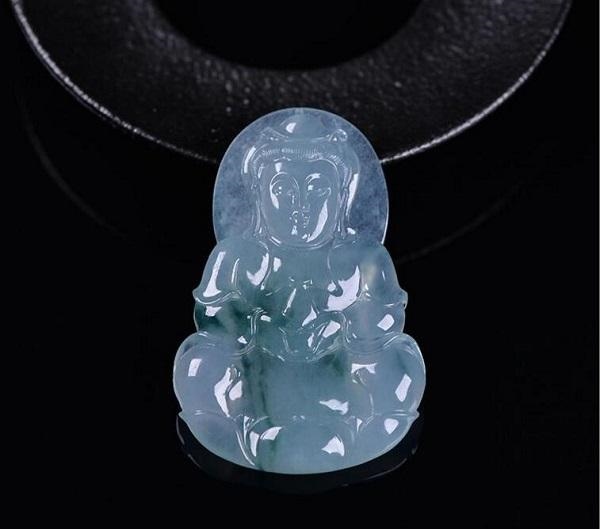 属鸡的戴什么招财转运，属鸡的招财物是什么