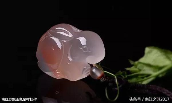 属虎的女人能不能戴南红，什么人适合戴南红