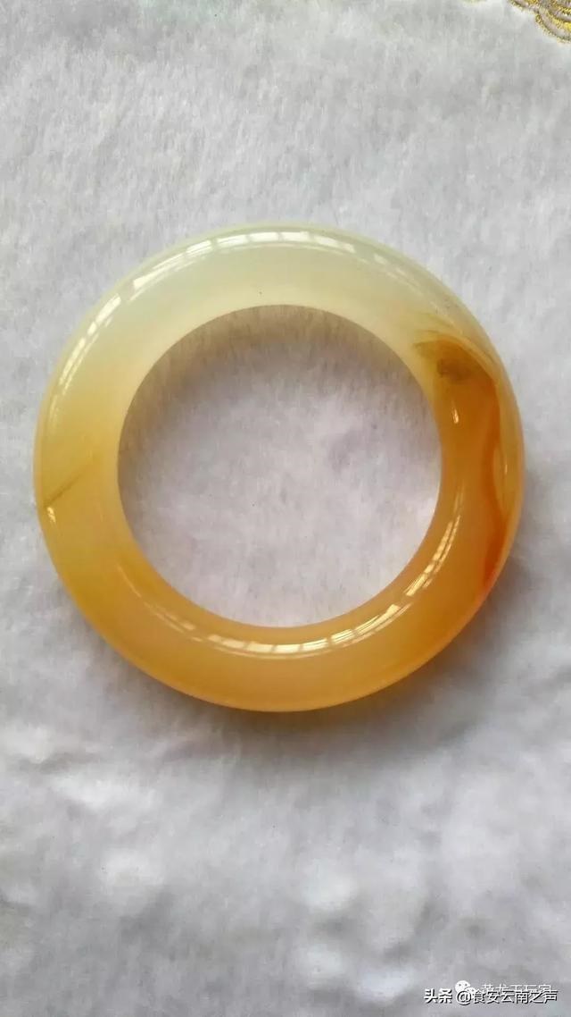 属狗的女人戴银手镯好不好，属狗的带金刚杵手镯好吗