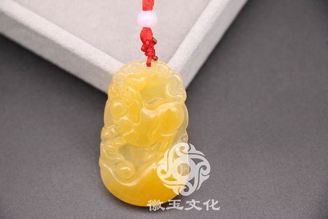 哪些属相不适合戴玉观音，女子脖子上戴玉的禁忌