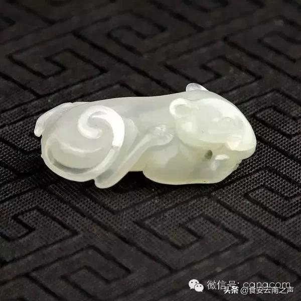 属狗的女人戴银手镯好不好，属狗的带金刚杵手镯好吗