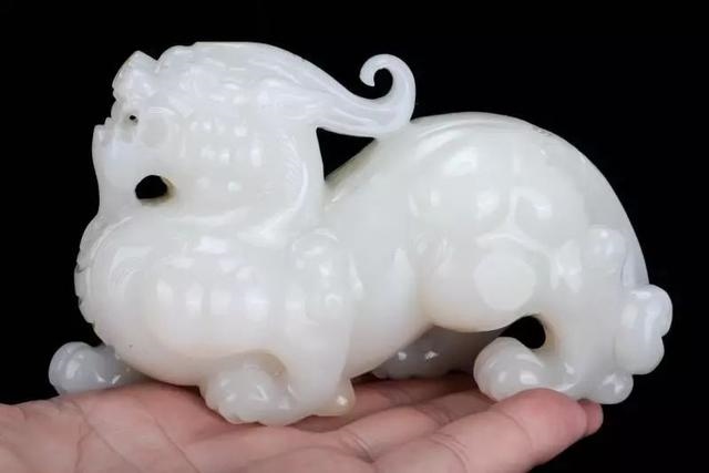 属蛇的戴玉好还是金，属蛇人永远最旺的颜色