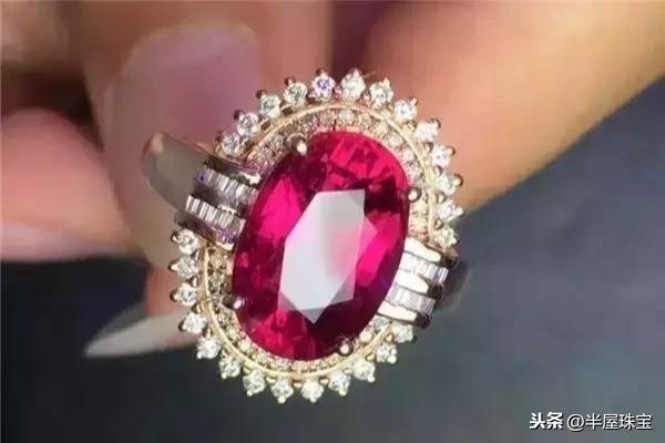 属蛇的适合带鹿的饰品吗，属蛇带什么招财转运