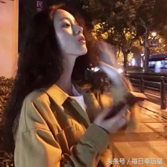 属蛇女起什么微信名，属蛇女人的微信 名