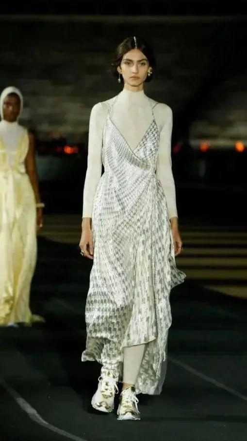 022蛇女感情，1989属蛇一生大劫年"