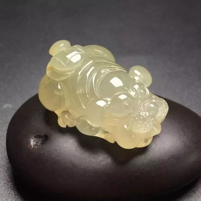 属蛇的人佩戴什么招财，属蛇的戴什么手链招财