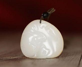 属蛇的戴蛇的玉坠好吗，男士戴什么玉坠比较好