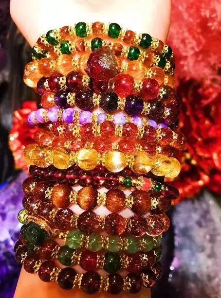 最适合女士戴的8种吊坠，女人带什么吊坠招财