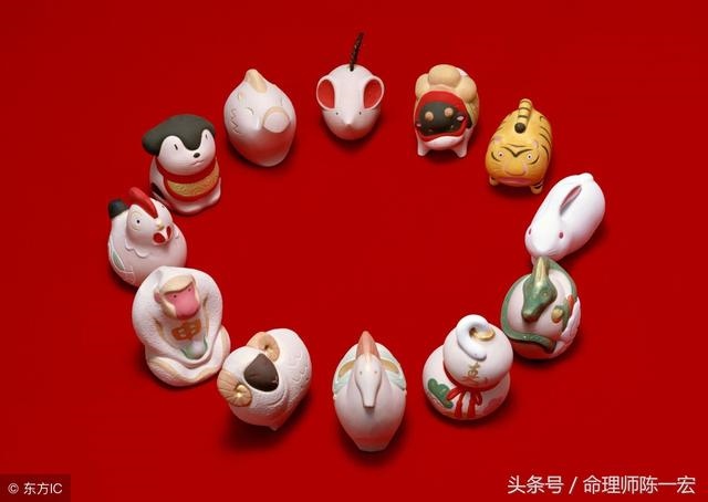 属蛇带猴生肖吊坠好不好,属蛇适合戴什么玉吊坠