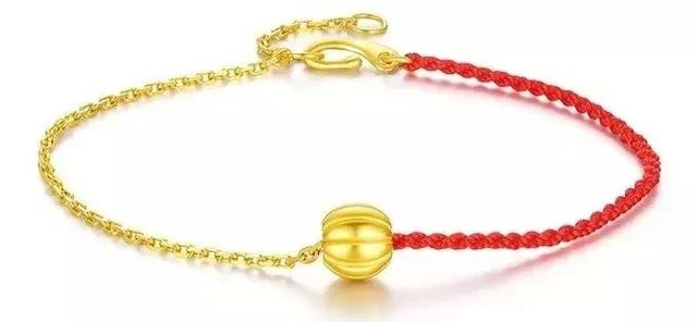 属蛇的女人戴什么手链，属蛇的戴什么提升运气