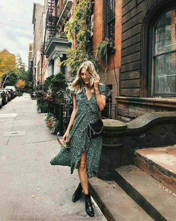 7年属蛇幸运色是什么颜色，玫红色搭配什么颜色"