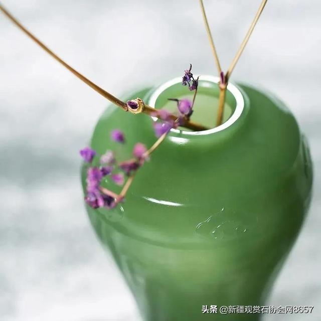 属兔带什么颜色的玉，属兔佩戴生肖最合适