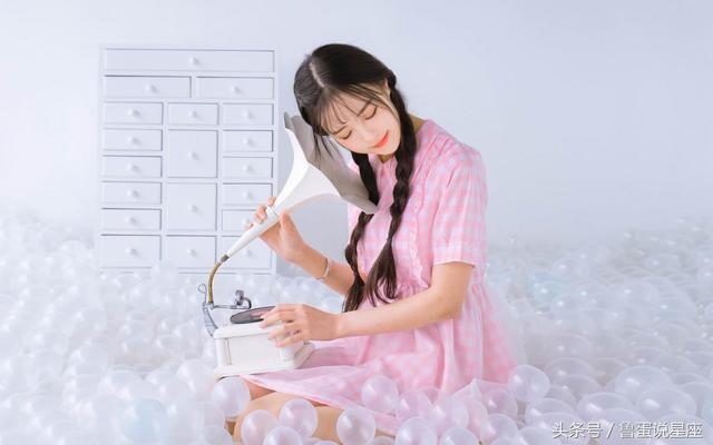 越接触越有趣的生肖女，说话幽默有趣的生肖女