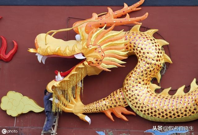 022年属蛇大忌颜色,属蛇的过了33岁就顺了"