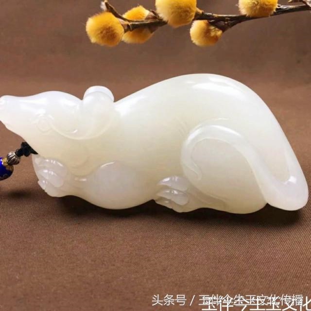 4年属虎带什么玉吊坠更好，男士带什么玉吊坠好"