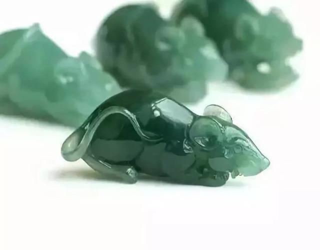 招财翡翠吊坠都有什么寓意，九尾狐翡翠吊坠寓意