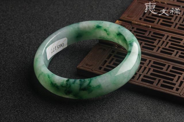 什么属相不适合戴玉镯子，脖子上戴玉的7大禁忌