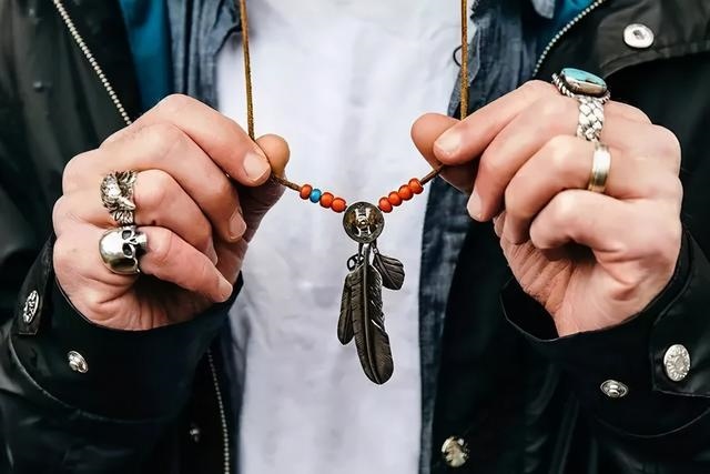 属马的佩戴什么戒指好，属马佩戴什么好