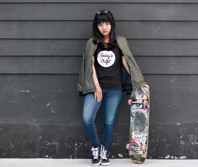 属蛇女对身体接触，生肖蛇女性格和脾气