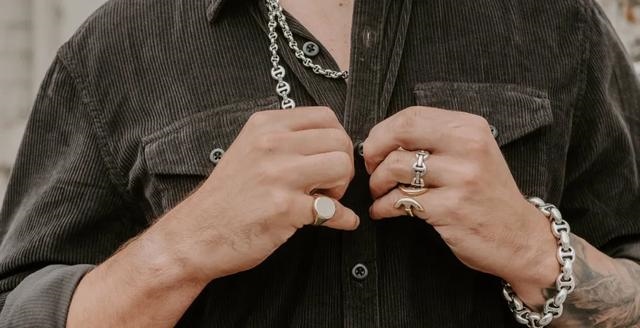 属马的佩戴什么戒指好，属马佩戴什么好