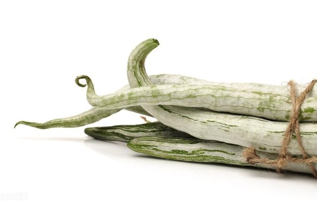 属蛇的家中不宜放什么，命里有二婚的四个生肖