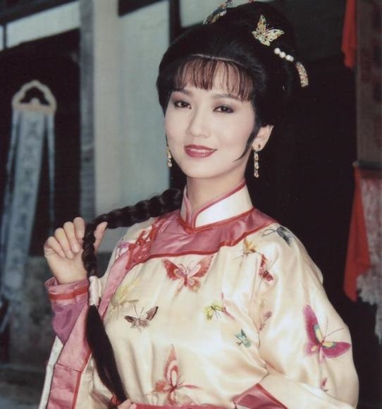 8年女有几段婚姻，手相图解女右手婚姻线"