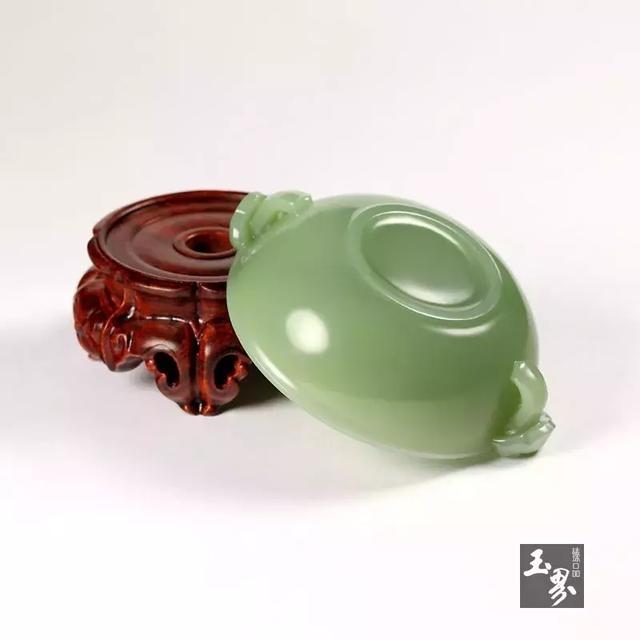 8年马戴什么首饰，78年属马适合戴金还是玉"