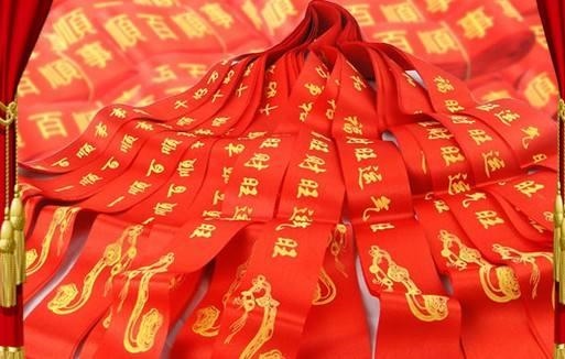 属狗为什么不能穿红色,本命年为什么要穿红色